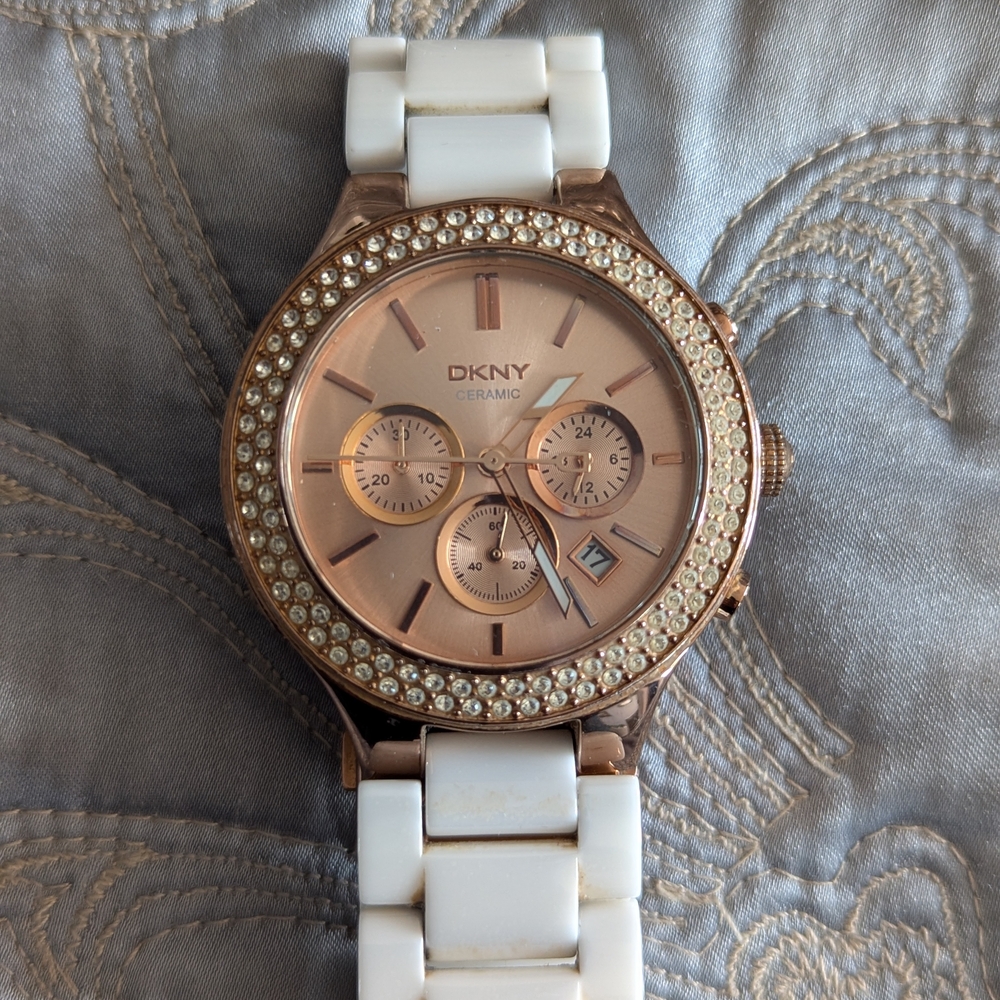 DKNY Women's Rose Gold and White Ceramic Watch